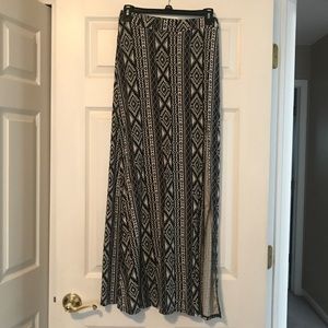 Slit leg maxi skirt